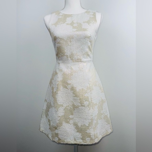 Alice + Olivia Ivory Cream Silver Metallic Shift Dress. Women’s Floral Dress - Picture 8 of 8